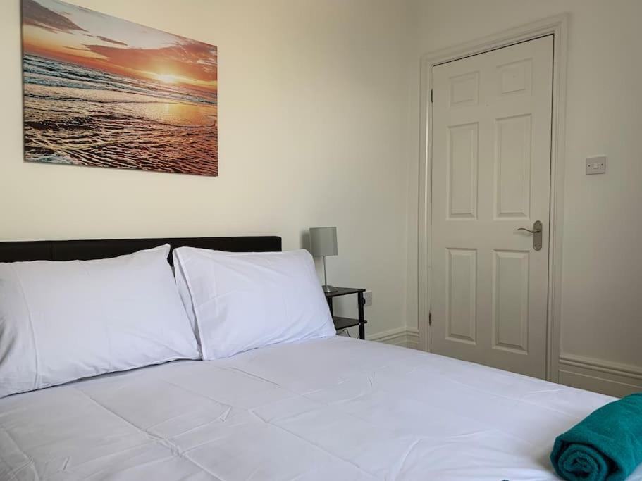 2 Double Bedroom Flat, Central Location Бристоль Экстерьер фото